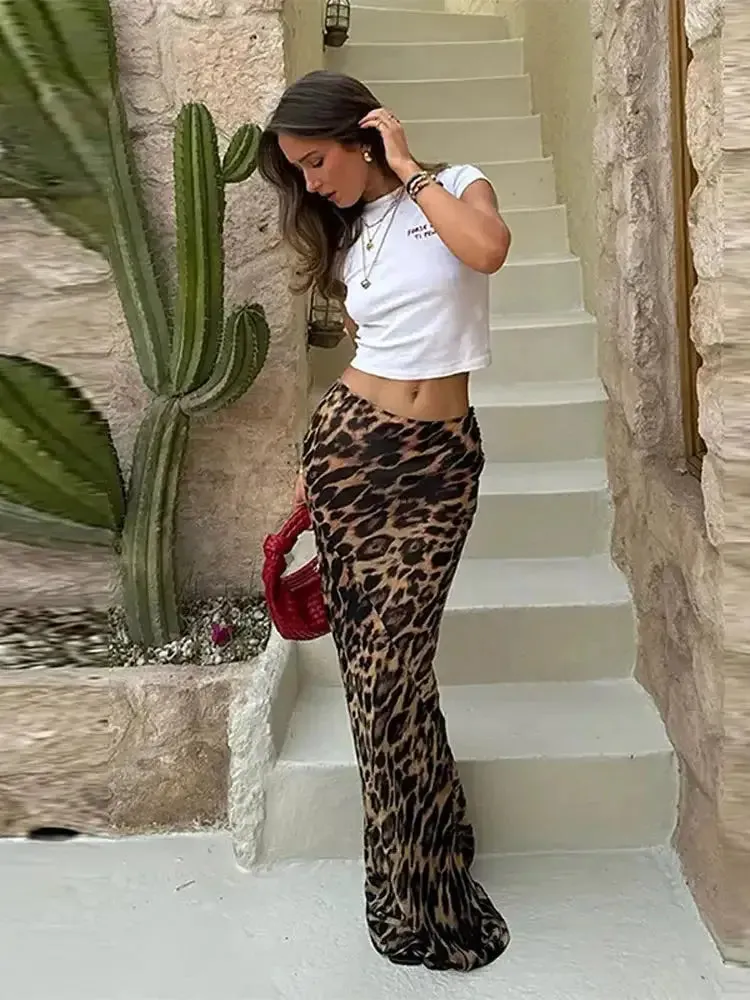 Stylish Women’s Leopard Print Skirt - Perfect for Bold & Trendy Looks